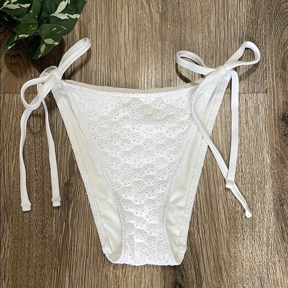 Victoria Secret White Bikini ( New with tags)
